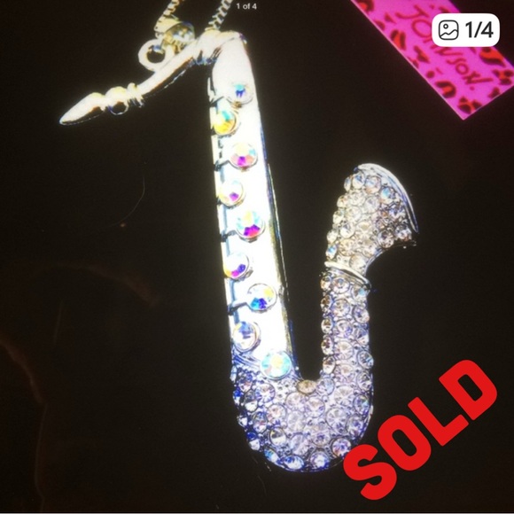 π·π·NWT BETSEY JOHNSON CRYSTAL SAXOPHONE NECKLACE. - Picture 1 of 4